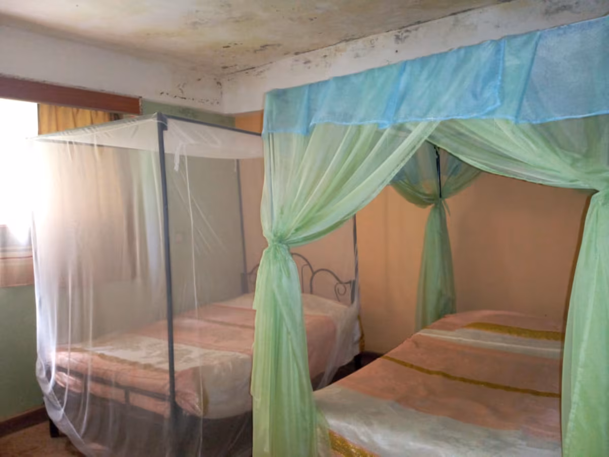 Twin Bed Room Image 3